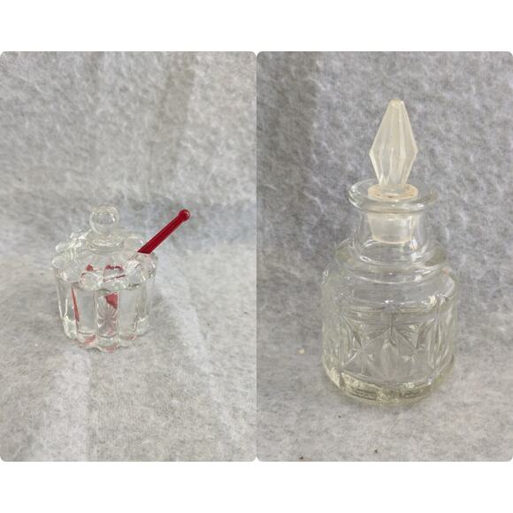 Set Of 2 Vintage Mid Century Clear Glass Bottle Salt Pepper Shaker Lid Stopper - Picture 4 of 15
